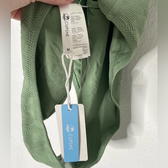 Cupshe green textured one piece boho vibe swimsuit. Size M - Picture 5 of 6